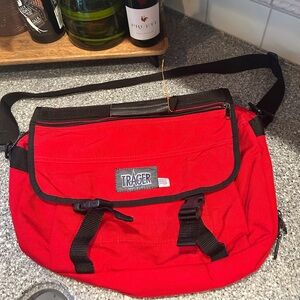 Trager Seattle Red Nylon Vintage Expandable Briefcase Messenger Bag